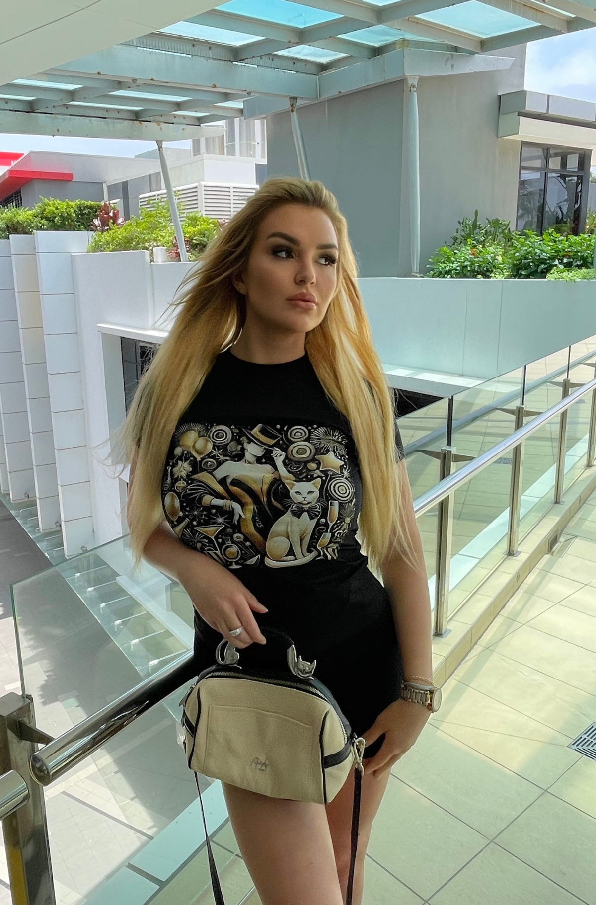 Artistic Lady & Cat Tee: Bold Style | VILLAIN Store Queens Tee
